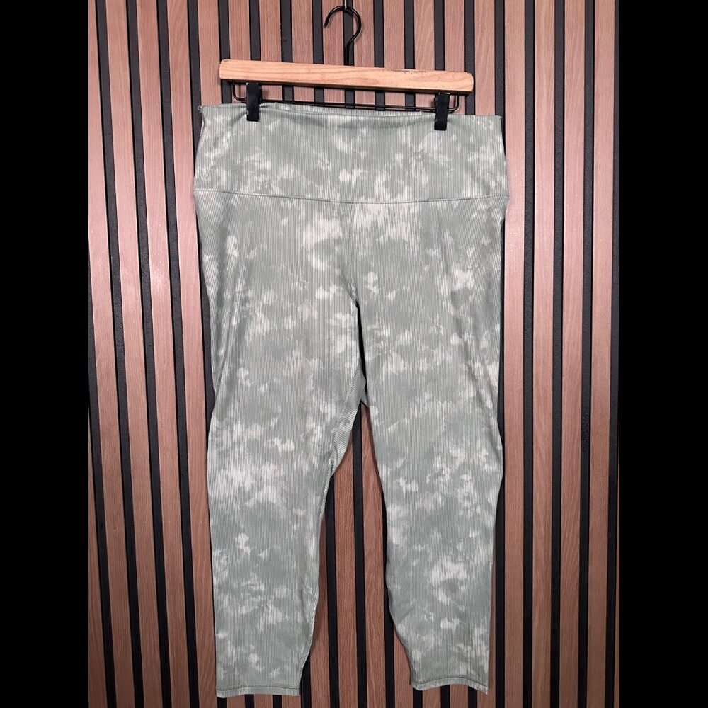 New Fabletics Pants XXL / 1X Green Tie Dye Ribbed Boost High Rise 7/8 Leggings - Picture 1 of 9